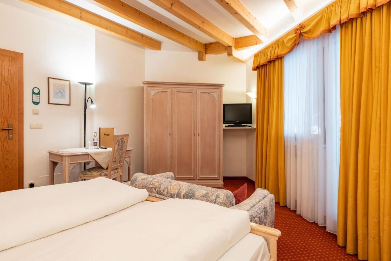 Hotel Schopfenhof San Candido Ngoại thất bức ảnh